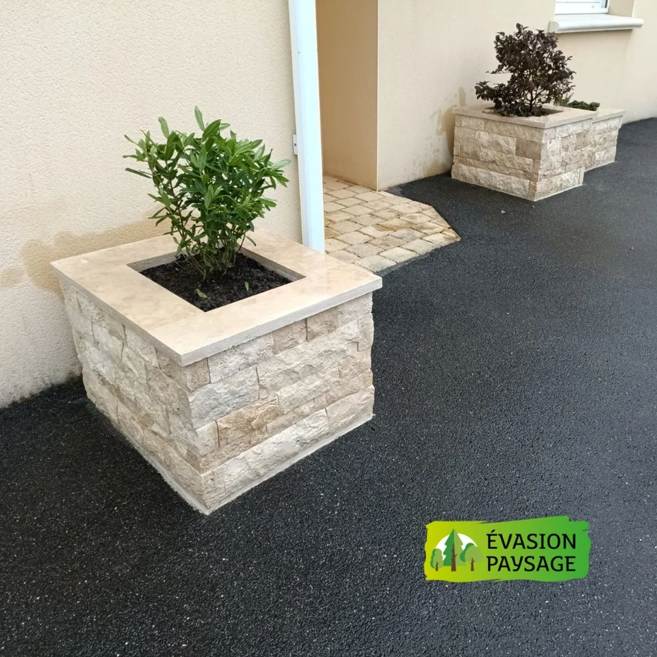 Jardinière maçonnée réalisée par Evasion Paysage